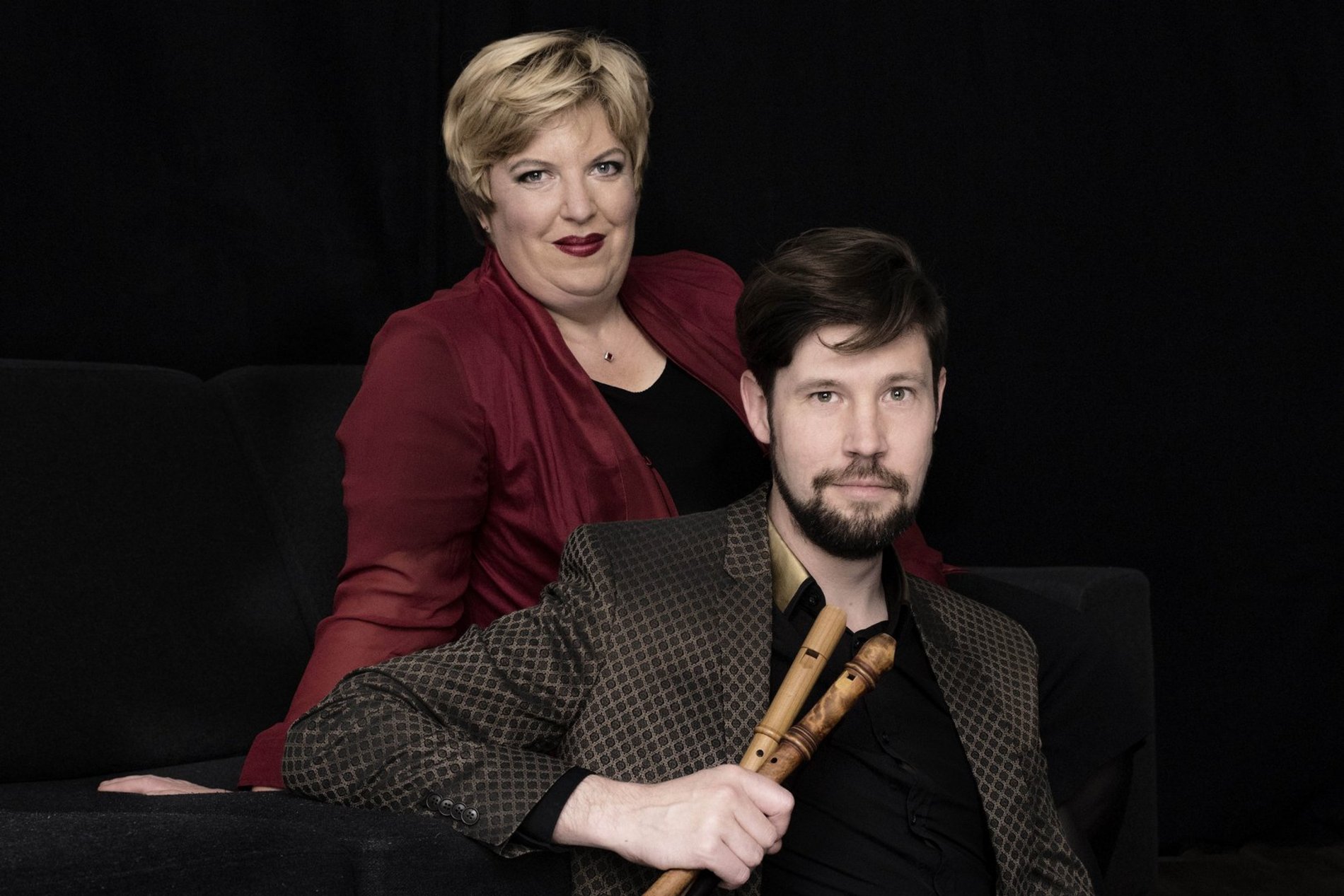 Das Foto zeigt die beiden Künstler Stefan Temmingh und Wiebke Weidanz.