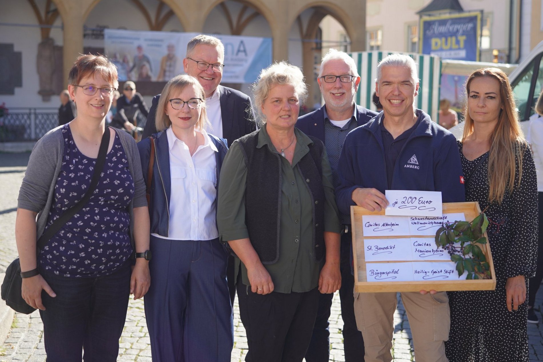 Spendenuebergabe_Bauernmarkt.jpg