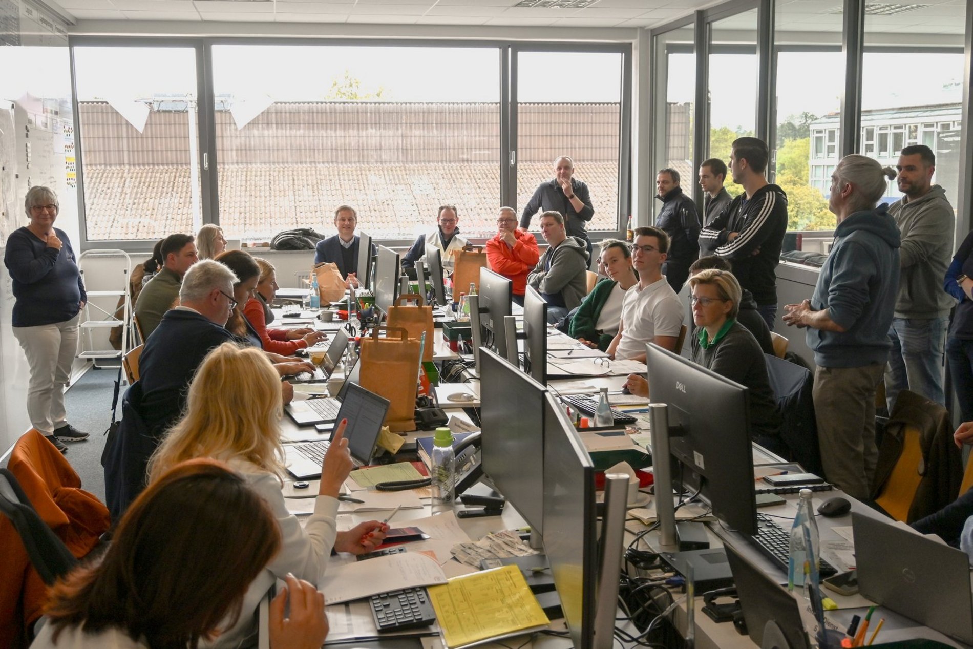 Blick in den zentralen Arbeitsraum der FüGK während der Katastrophenschutzgroßübung. Foto/Copyright: Simon Hauck, Stadt Amberg