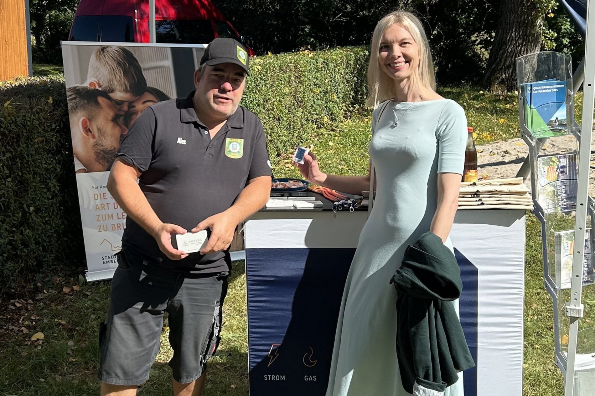 Ortsteilvertreter Alexander Pfaff und Quartiersmanagerin Olga Schöps beim Stadtteilfest Luitpoldhöhe 2025.            Foto/Copyright: Olga Schöps, Stadt Amberg