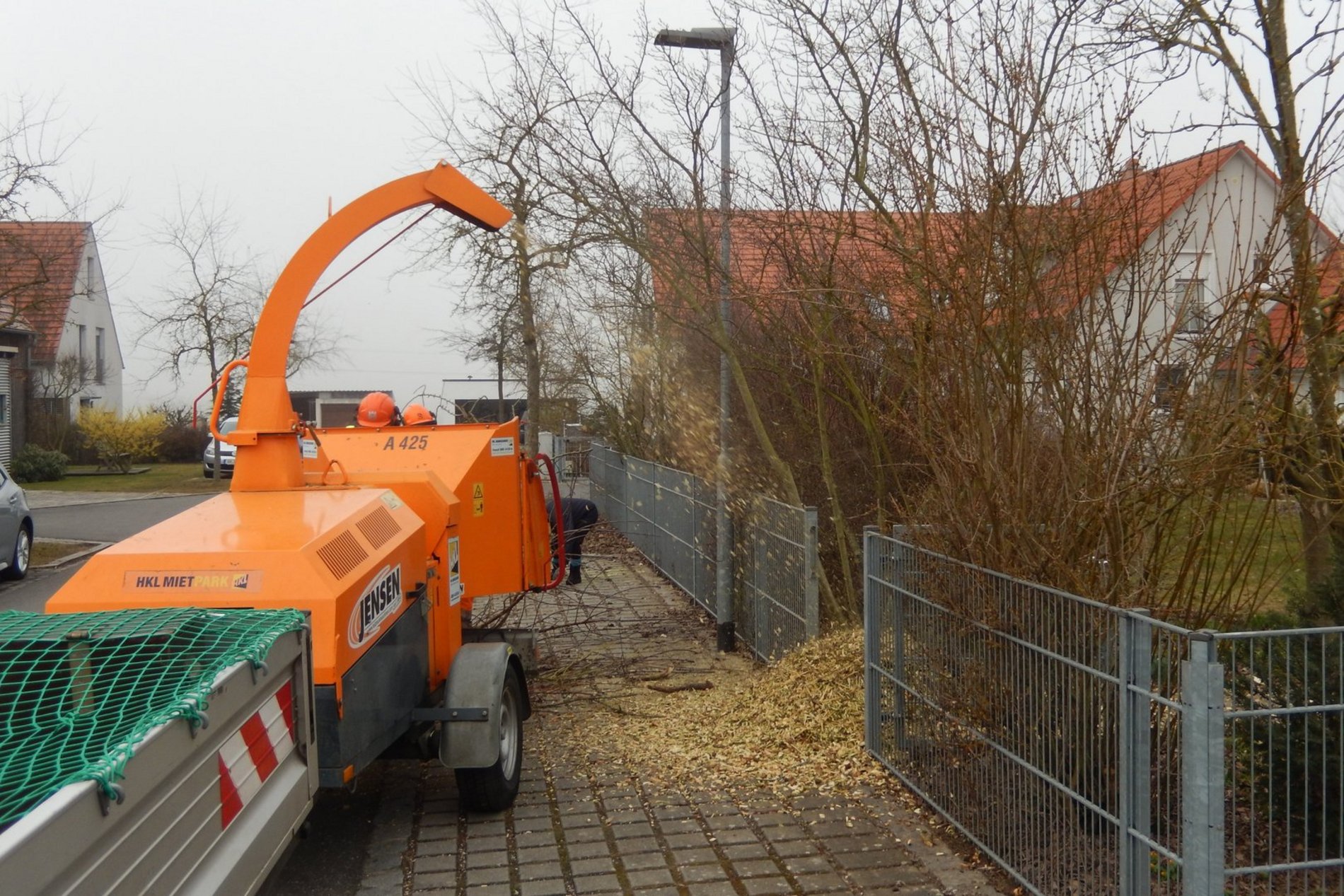 Der Großhäcksler der Stadtgärtnerei im Einsatz vor Ort. Foto/Copyright: Susanne Uschold, Stadt Amberg