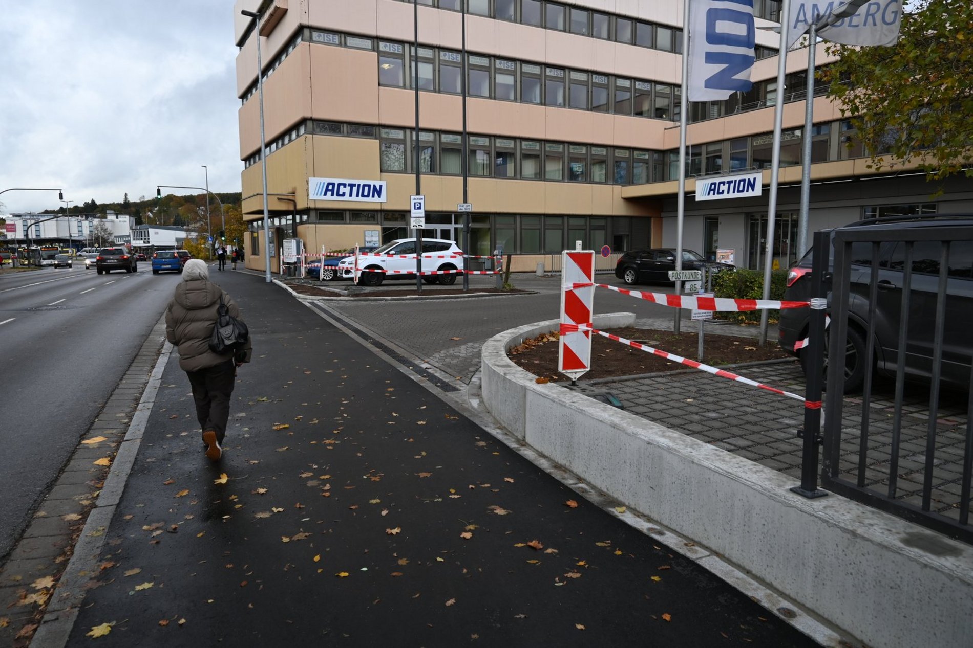 Ein Teilstück des umfassend verbreiterten Gehwegs am Kaiser-Ludwig-Ring. Foto/Copyright: Simon Hauck, Stadt Amberg