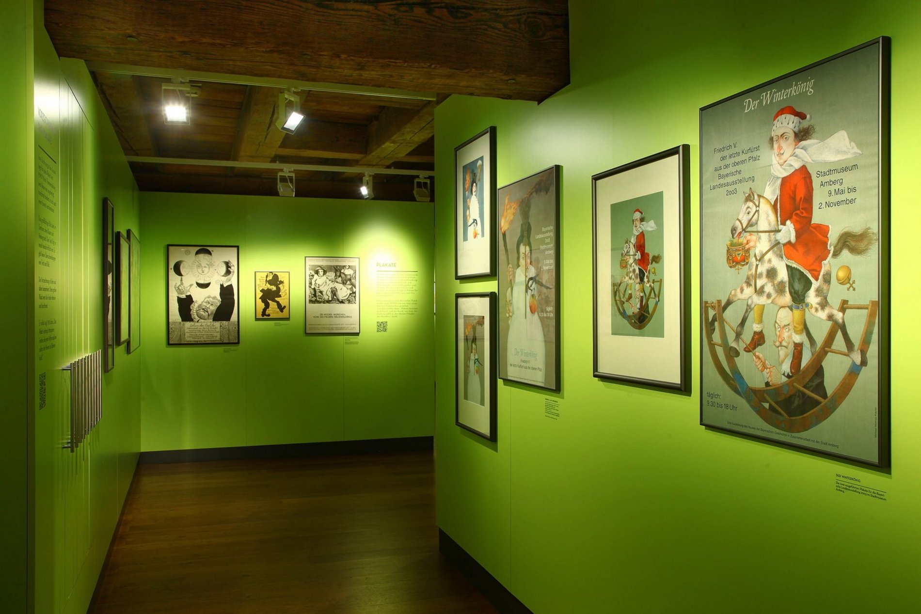 Das Foto zeigt einen Blick in die Dauerausstellung „A Tribute to Michael Mathias Prechtl“. 