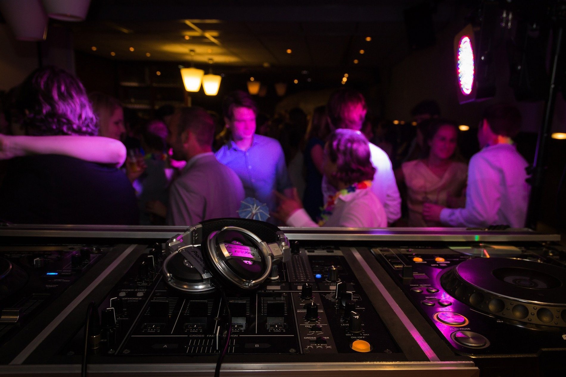 Party_c_niekverlaan_pixabay.jpg
