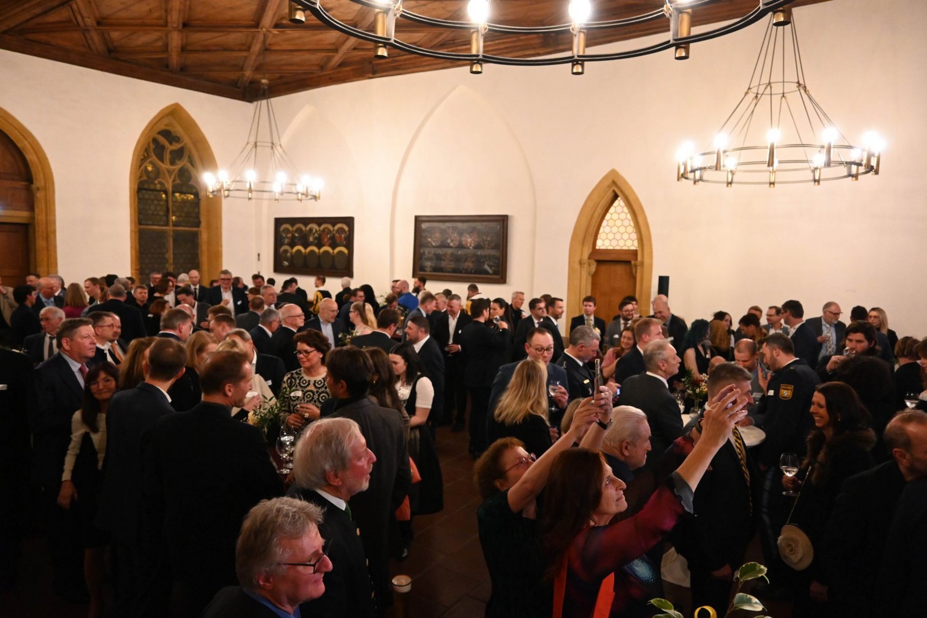 Das Foto zeigt die Gäste im Großen Rathaussaal