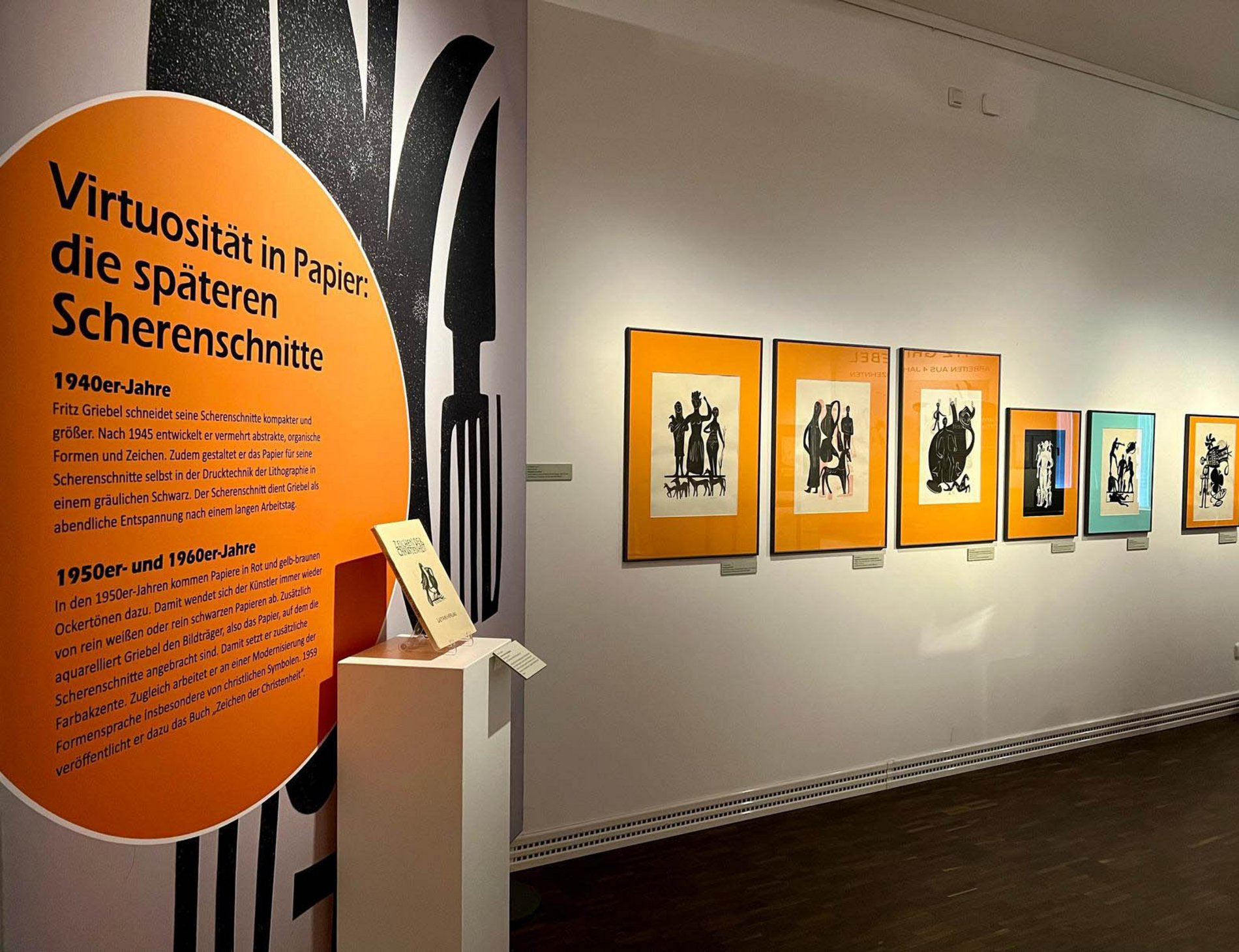 Blick in die Sonderausstellung „Fritz Griebel. gemalt. geschnitten. gewebt.“ Foto/Copyright: Julia Brunner, Stadt Amberg