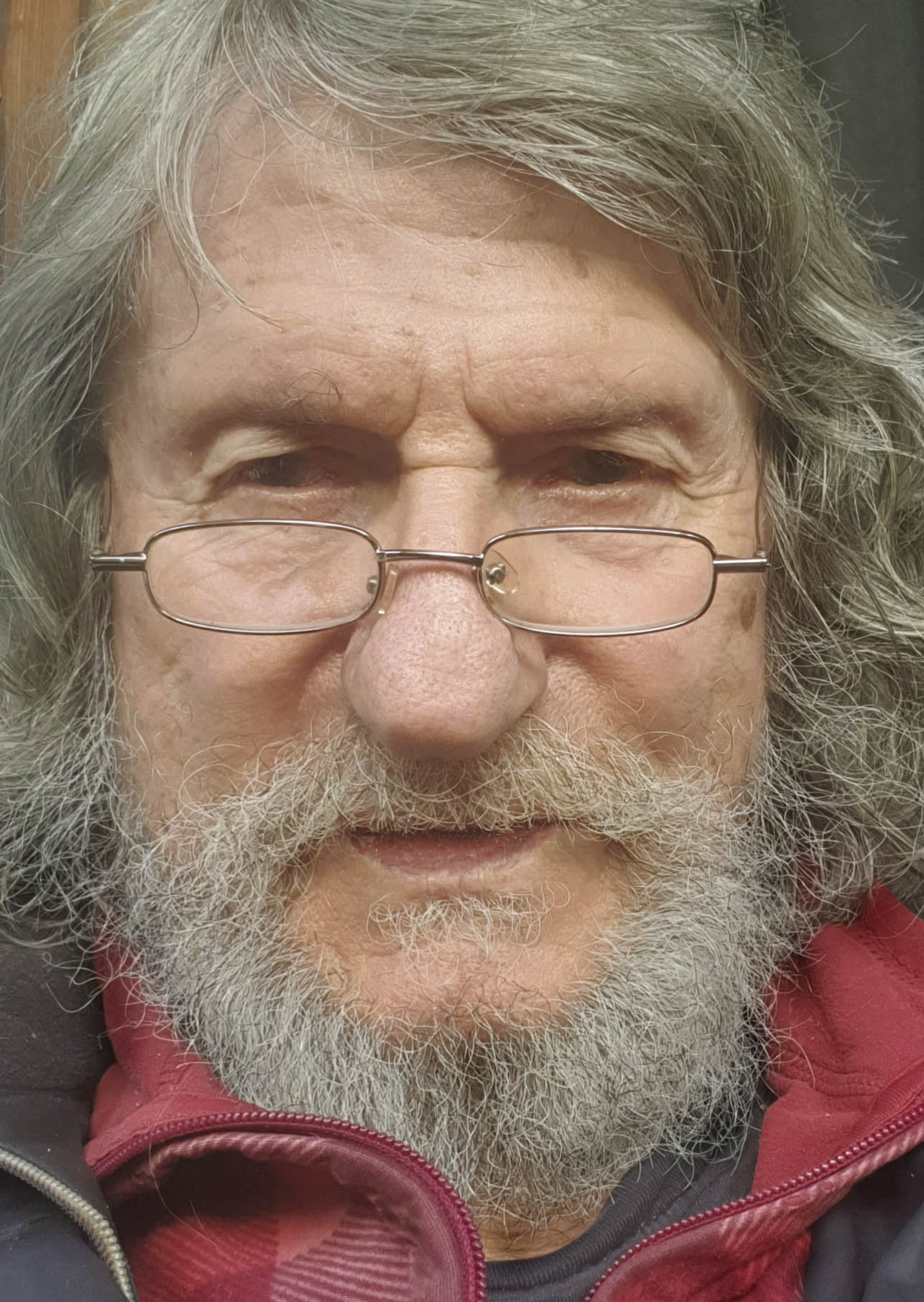 Das Foto zeigt den Künstler Rolf Fütterer.