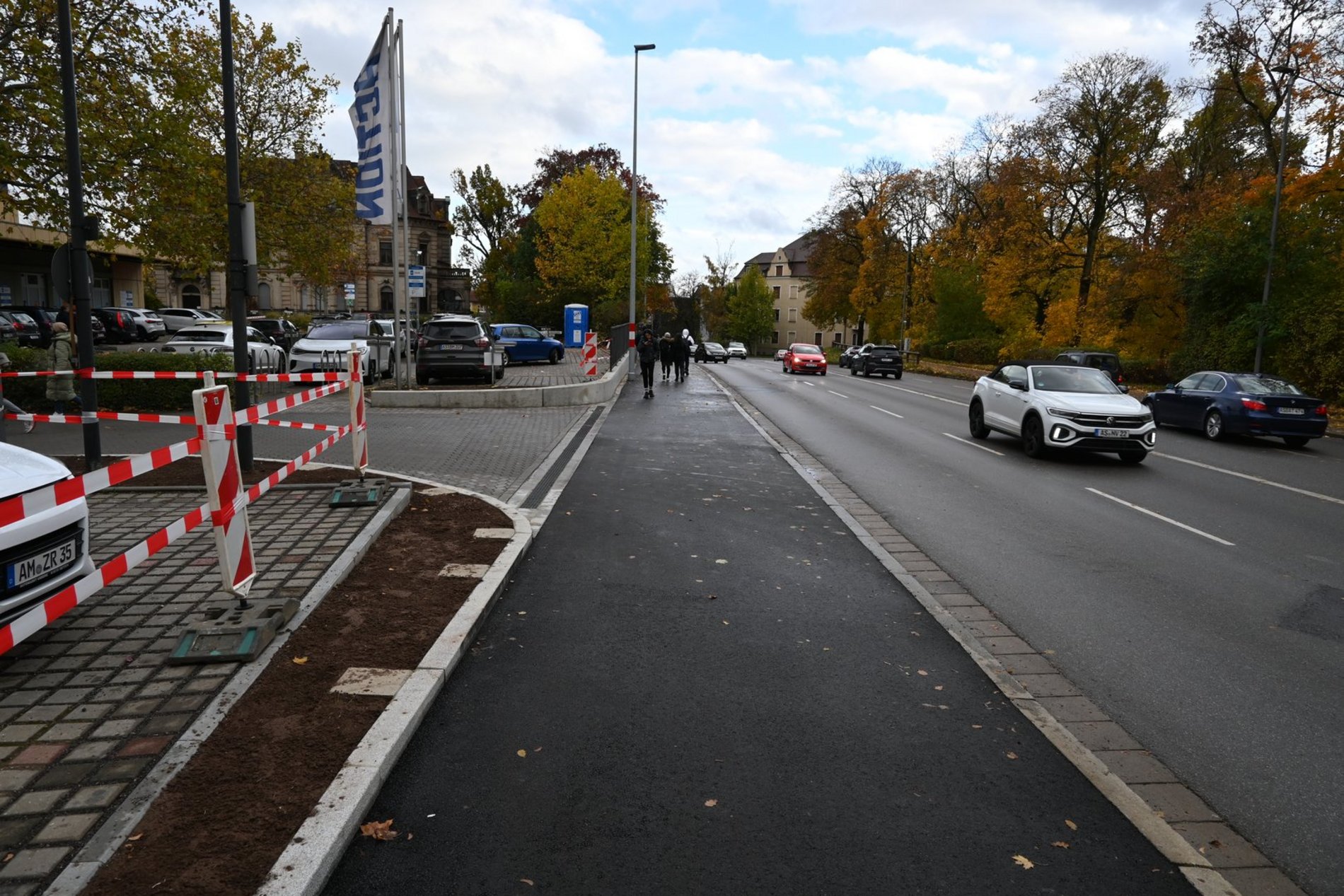 Ein weiteres Teilstück des umfassend verbreiterten Gehwegs am Kaiser-Ludwig-Ring. Foto/Copyright: Simon Hauck, Stadt Amberg