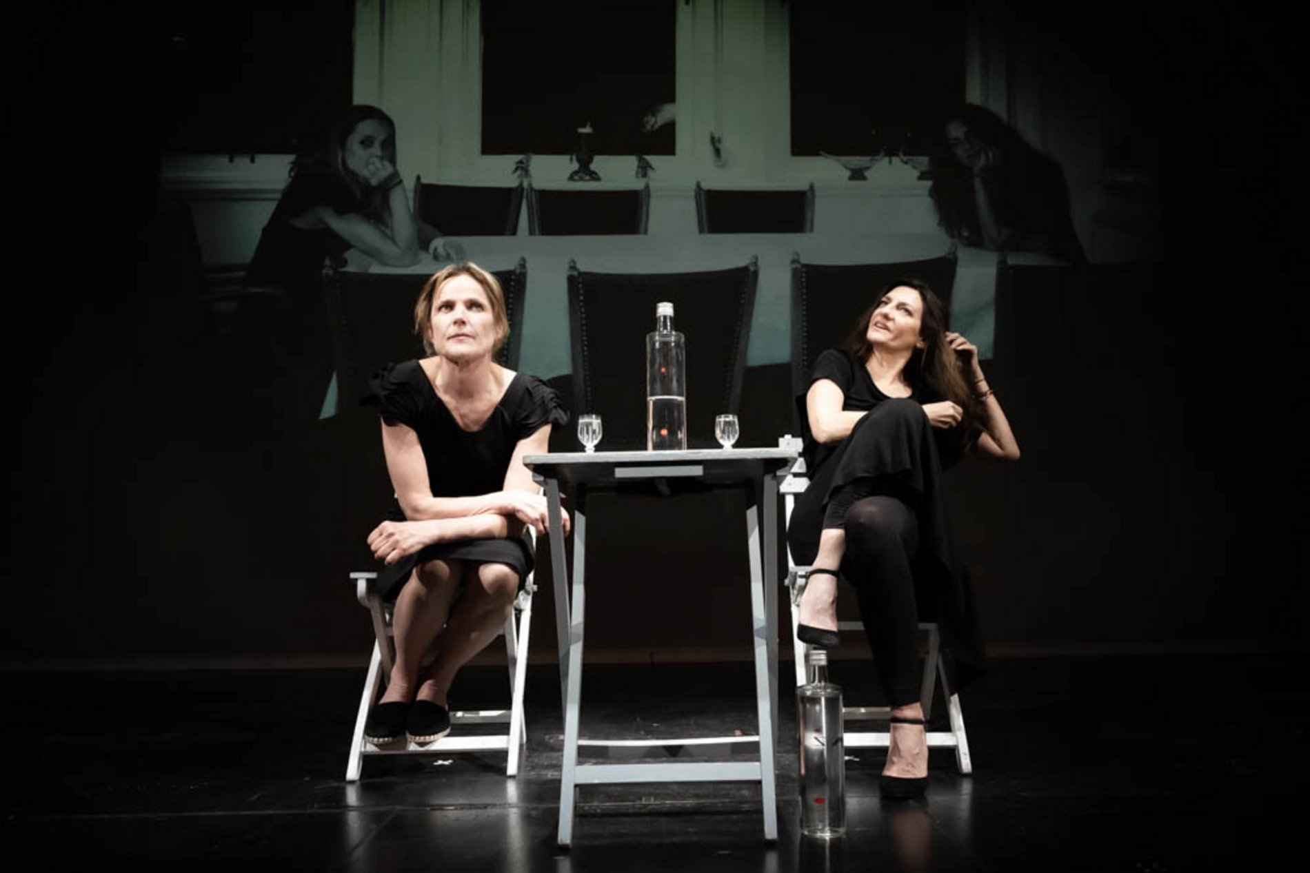 Das Foto zeigt die Schauspieler Karoline Eichhorn und Catrin Striebeck.